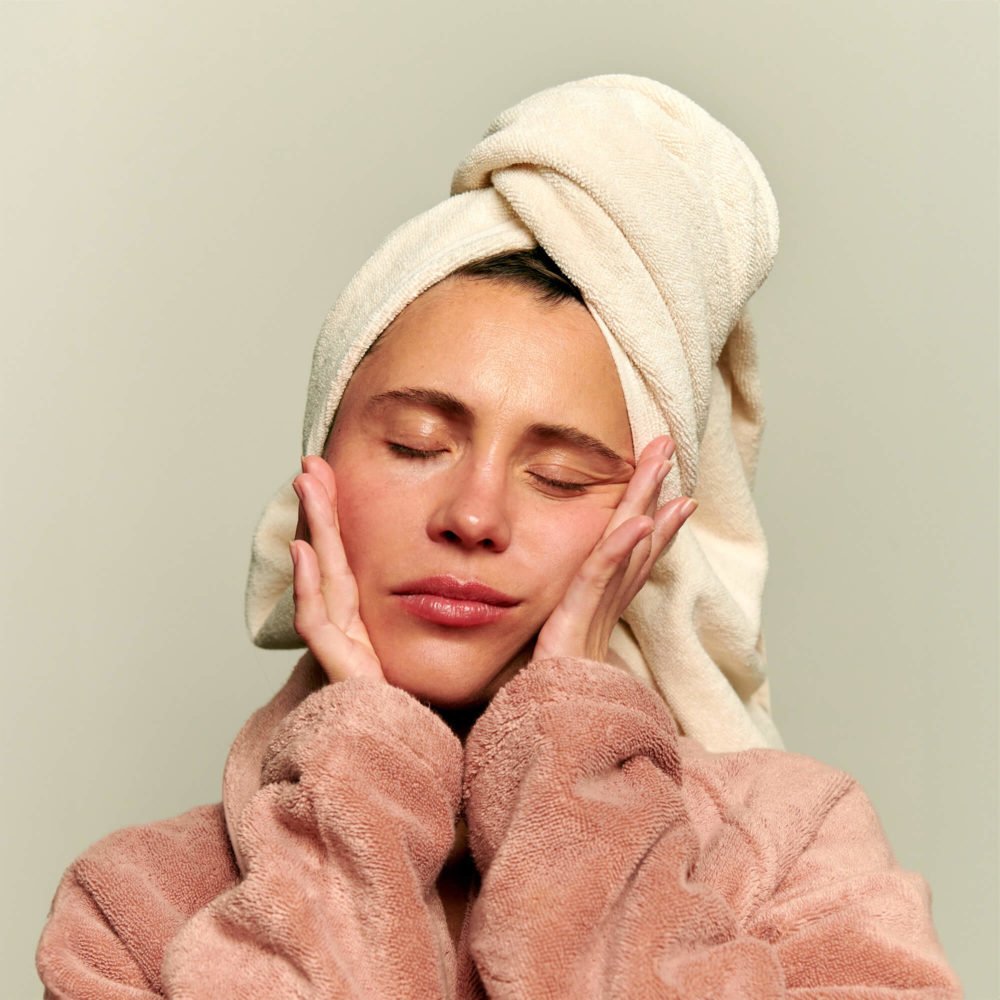 Mega Plump Hydrating Serum - Image 3